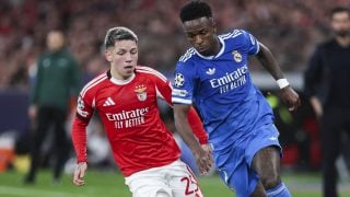 Prestianni y Vinicius peleando un balón en el Benfica-Real Madrid. (Europa Press)