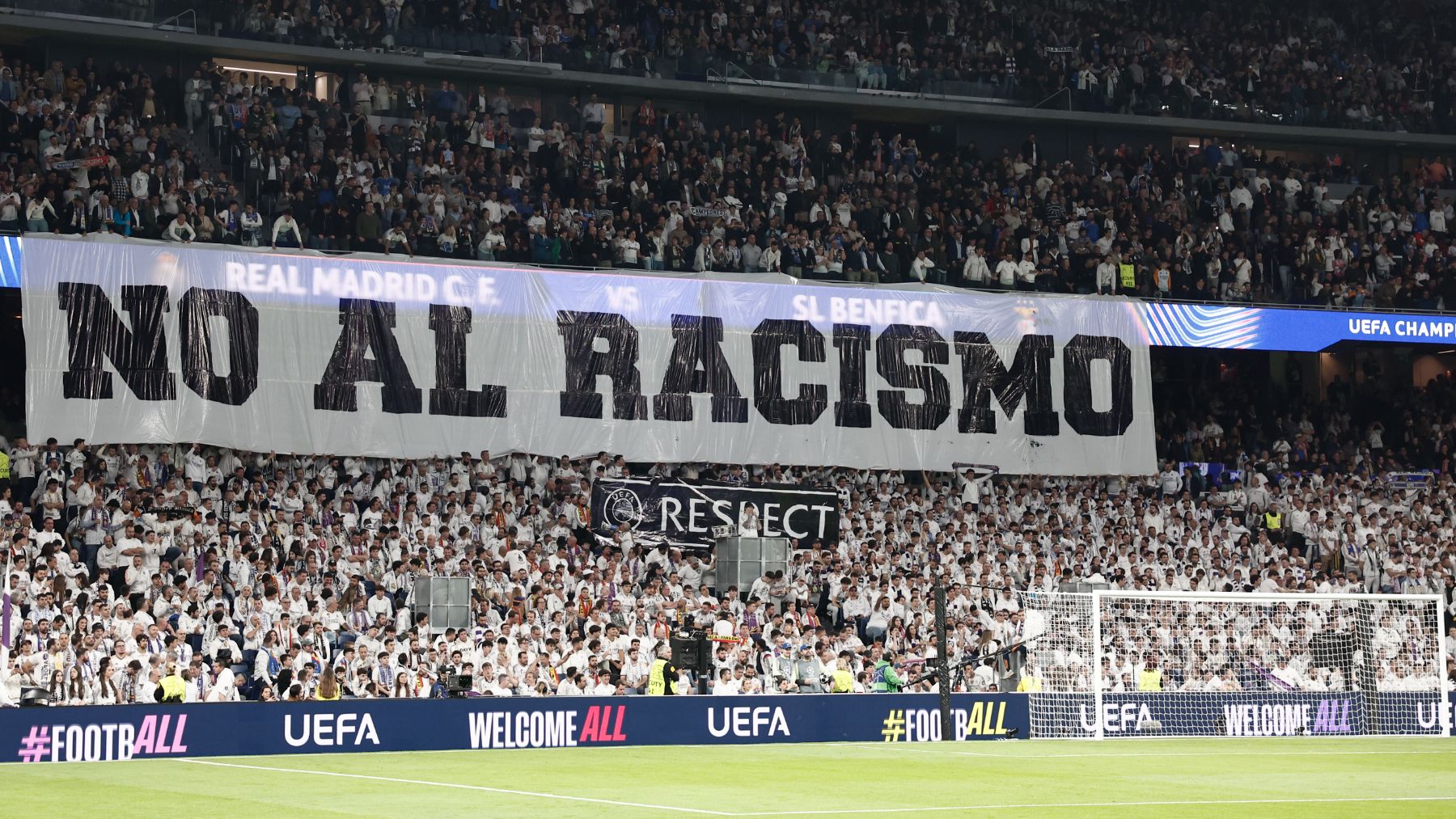 El Real Madrid expulsa del Bernabéu a un miembro de la Grada Fans por hacer el saludo nazi
