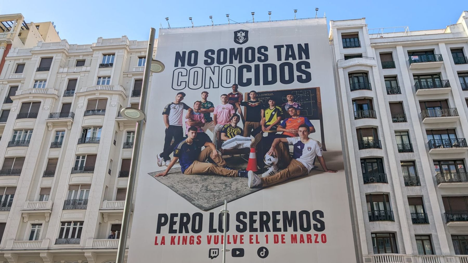 La provocativa pancarta de Piqué en Madrid: No somos tan cono…cidos