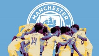 Los jugadores del Real Madrid con el escudo de Manchester City.