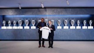 Emilio Butragueño y Marcel Desailly. (Realmadrid.com)