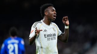 Vinicius Junior protesta una acción en el Real Madrid-Getafe. (Getty)
