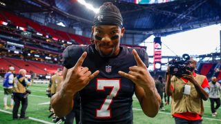 Bijan Robinson tras un partido con los Atlanta Falcons. (Getty)