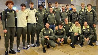 Imagen de la expedición del Real Madrid Júnior de baloncesto.