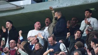 Mbappé celebrando en la grada del Bernabéu. (Getty)