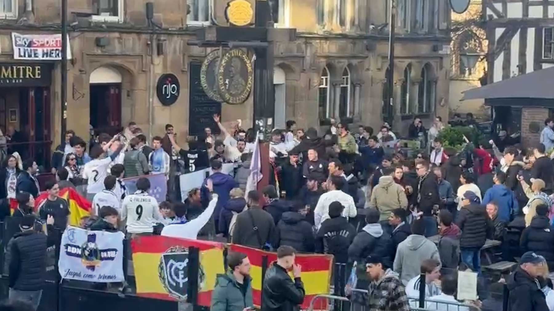 La afición del Real Madrid anima la previa contra el City: “¡Es español, Gibraltar es español!”