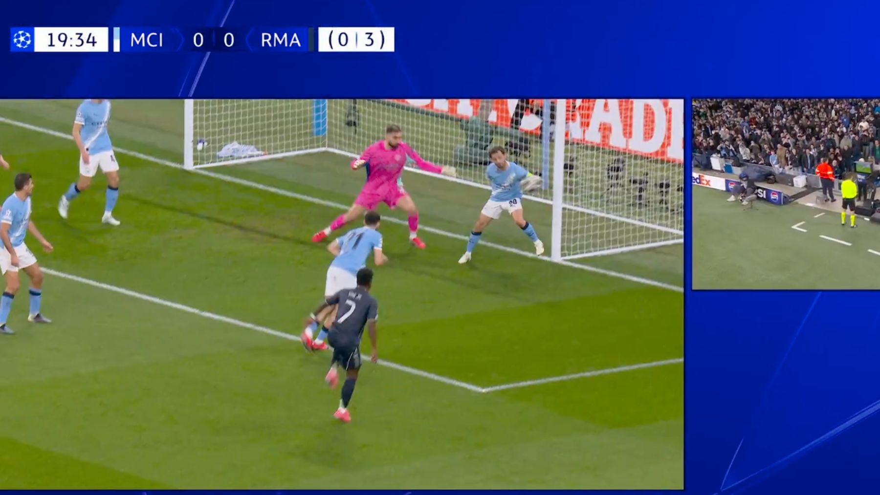 El VAR salva a Turpin: roja a Bernardo Silva por evitar un gol con el brazo y penalti para el Madrid