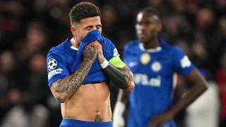 Enzo Fernández se lamenta durante el Chelsea 0-3 PSG de octavos de Champions. (Getty)