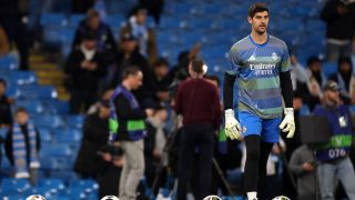 Courtois, durante el calentamiento en el Etihad. (Getty)