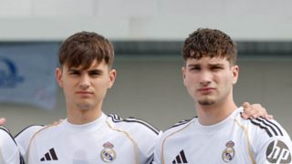 Cestero y Aguado con el Juvenil del Real Madrid. (Realmadrid.com)
