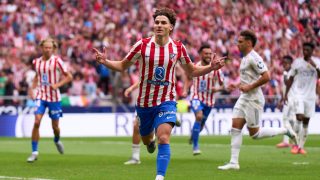 Julián Álvarez celebra un gol ante el Real Madrid en Liga. (Getty)
