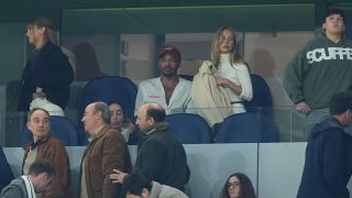 Ester Expósito en el palco de Mbappé. (Getty)