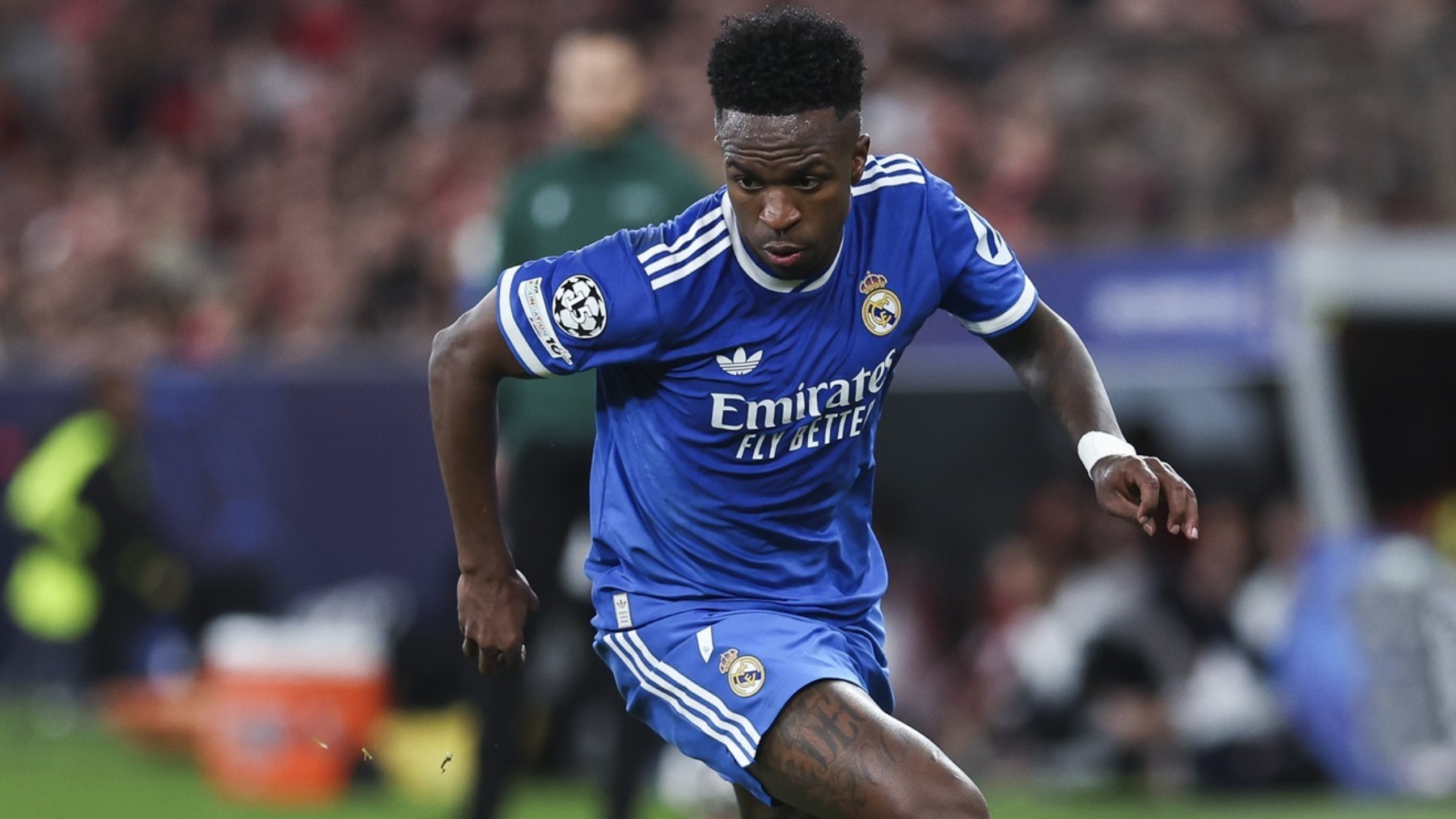 La UEFA por fin sanciona al Benfica por los insultos racistas a Vinicius: 40.000 euros y cierre parcial del estadio