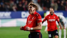 Víctor Muñoz celebra un gol con Osasuna. (EFE)
