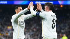 Trent y Valverde celebran un gol contra el Manchester City. (Getty)