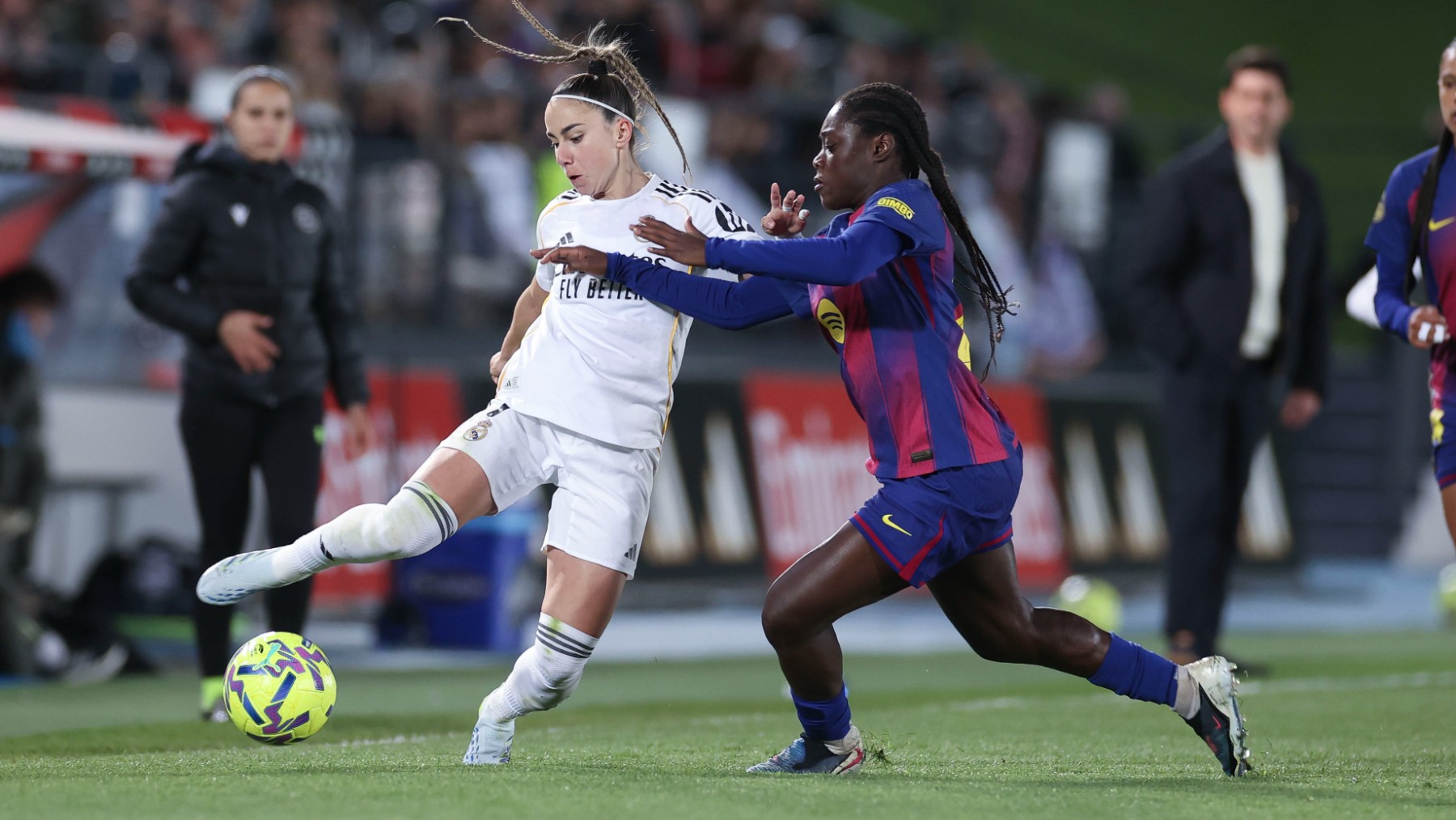 Barcelona - Real Madrid femenino: cuándo es, a qué hora empieza y canal de TV para ver en directo y en streaming el partido de la Champions League