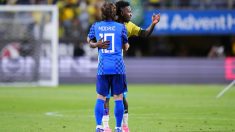 Vinicius y Modric se abrazan tras el Brasil-Croacia. (Foto: Getty)