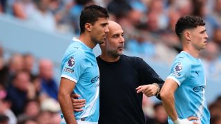 Rodri y Pep Guardiola, en un partido reciente. (EFE)