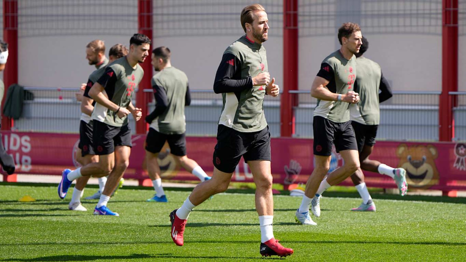Harry Kane entrena con normalidad y apunta a ser titular en el Bernabéu