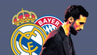 Arbeloa, el escudo del Real Madrid y el del Bayern.
