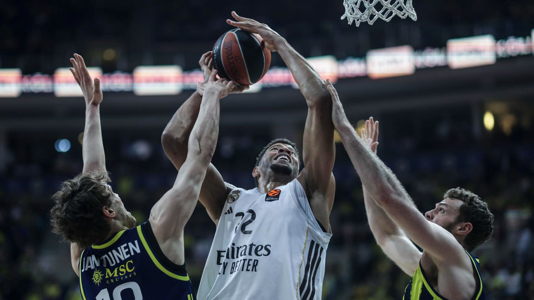 El Madrid responde ante la urgencia: tumba al Fenerbahce y le arrebata el tercer puesto en la Euroliga