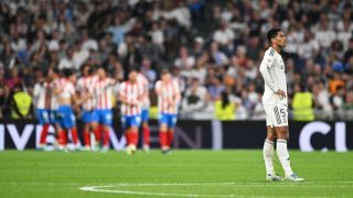 Bellingham y al fondo el Girona celebrando un gol. (Getty)