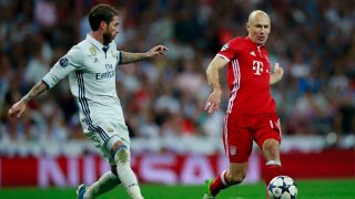 Arjen Robben, ante Sergio Ramos. (Getty)