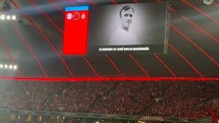 El Allianz Arenas mostró su respeto por Santamaría.