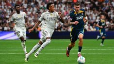 Militao pugna con Roberto en el Real Madrid – Espanyol. (EFE)