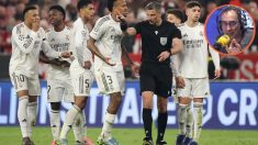 Los jugadores del Real Madrid protestan la roja a Camavinga. (Foto: Getty)