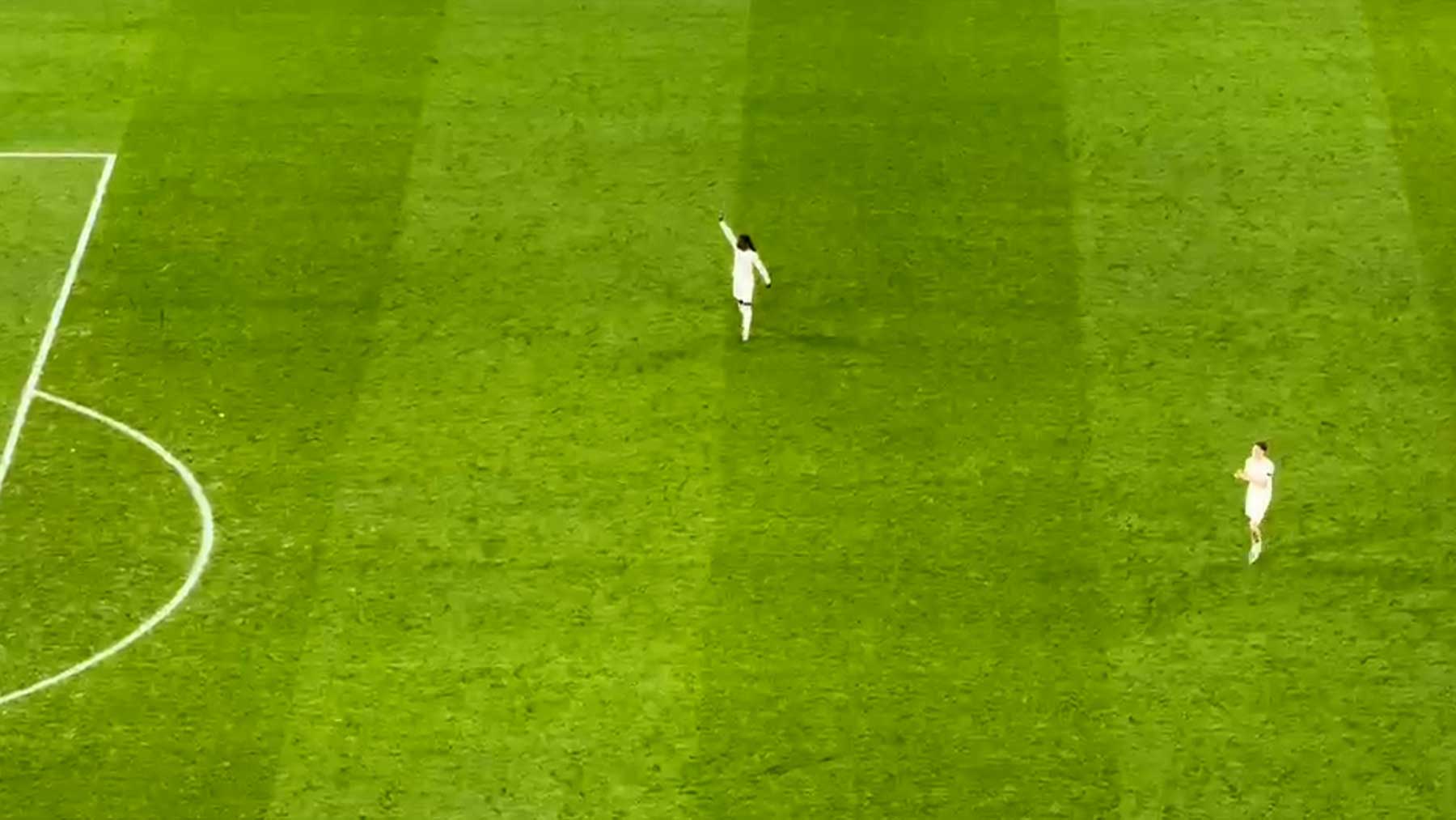 La penitencia de Camavinga: dio una vuelta al Bernabéu pidiendo perdón por Múnich