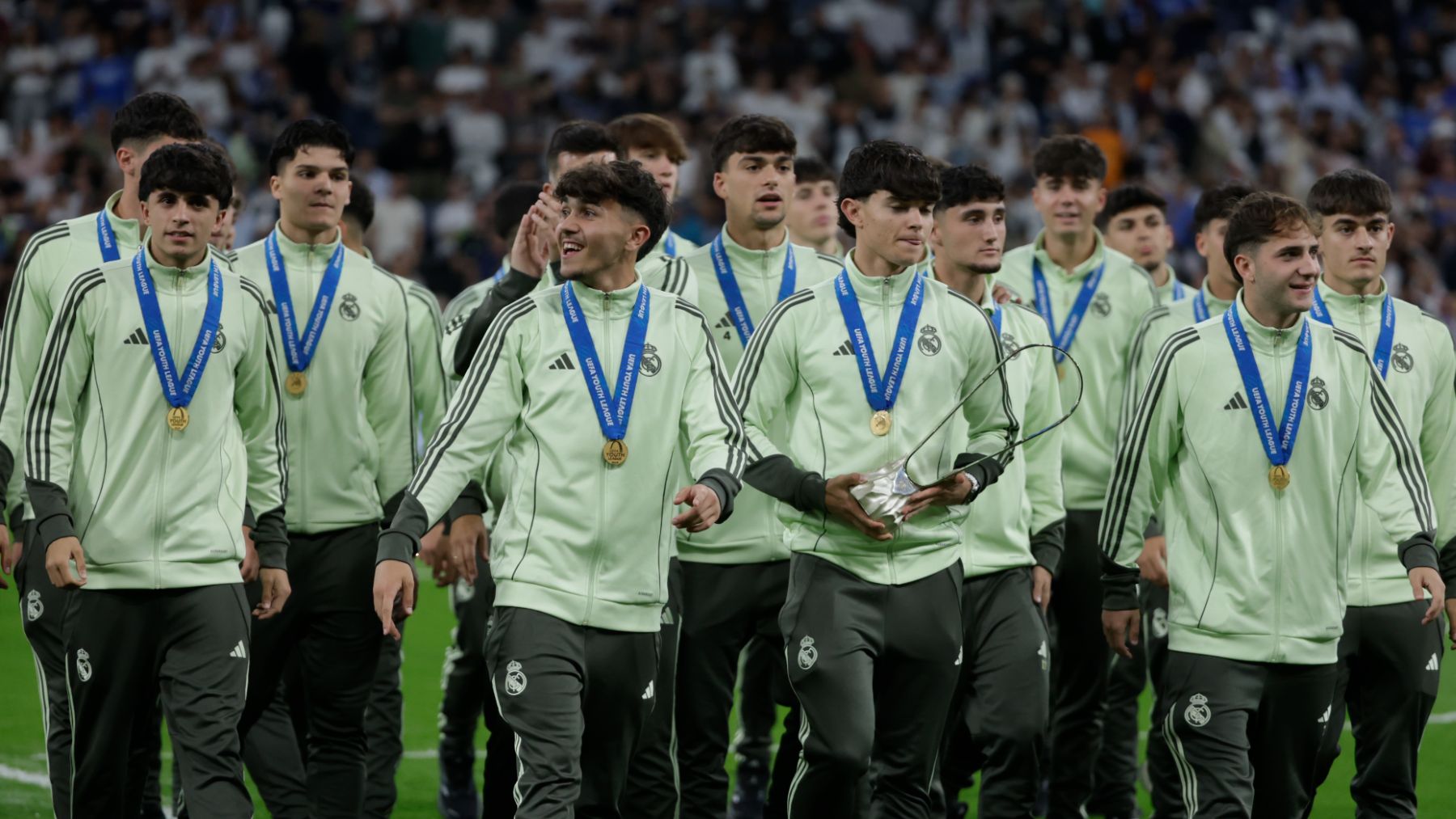 Así fue la atronadora ovación del Bernabéu a los ganadores de la Youth League: ¡Campeones, campeones!