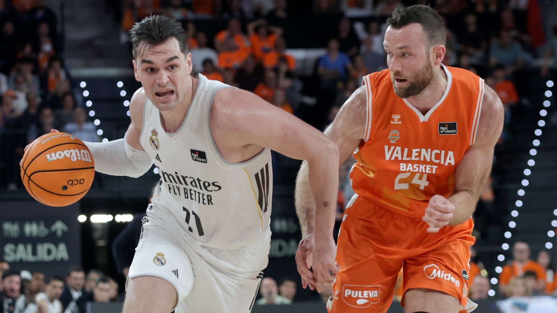 El Real Madrid cuaja un gran test antes de la Euroliga asaltando el Roig Arena