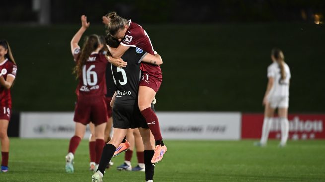 Las futbolistas del Logroño celebran el empate. (EFE)