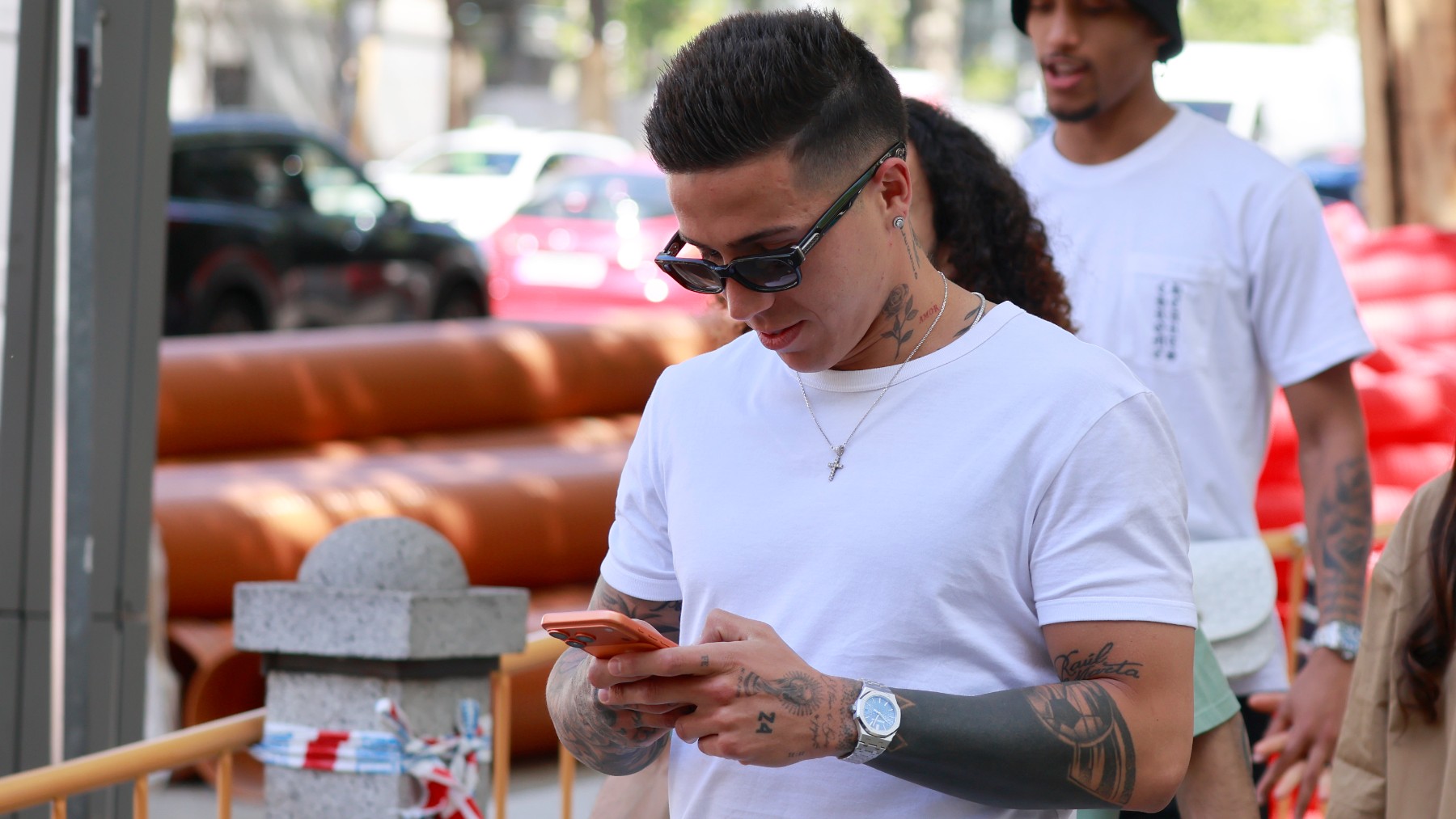 Enzo Fernández se deja querer: el futbolista pasea por las calles de Madrid y acude al Mutua