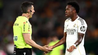 Soto Grado junto a Vinicius. (Getty)