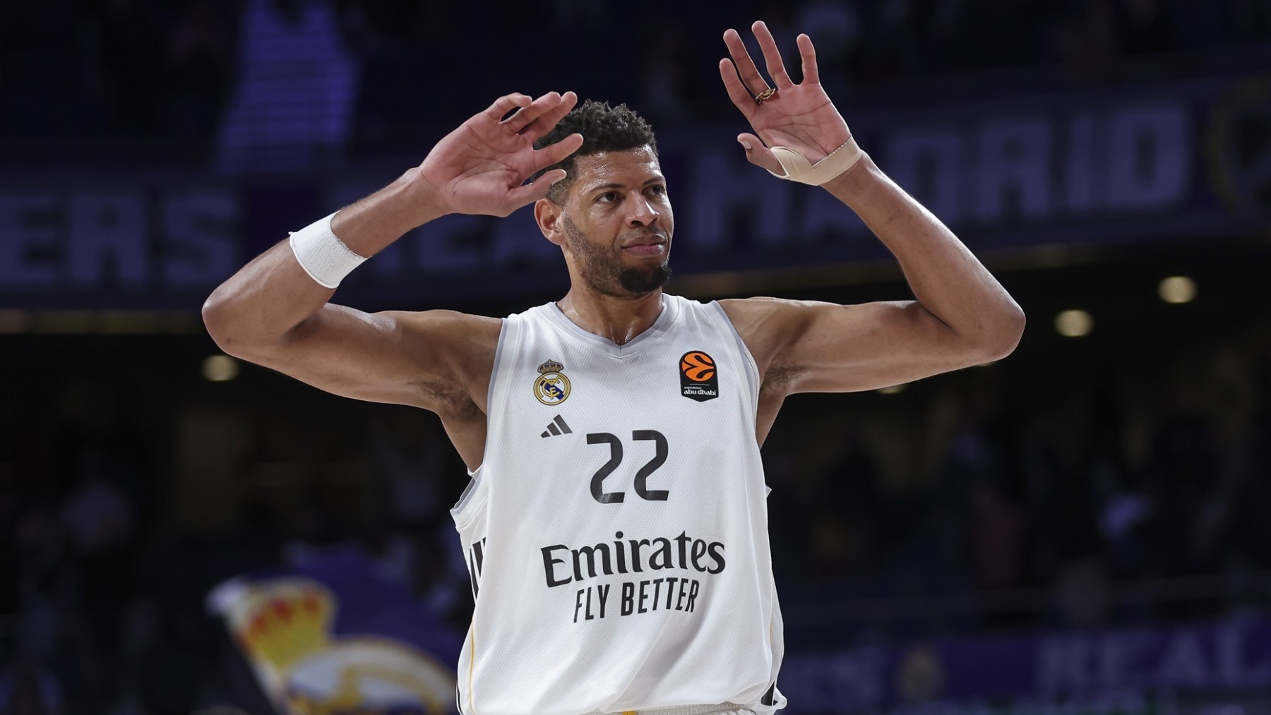 Tavares sufre una lesión en el ligamento lateral de la rodilla y llegará justo al final de temporada