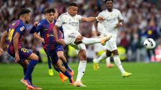 Mbappé y Eric García en el Clásico entre Real Madrid y Barcelona. (EP)