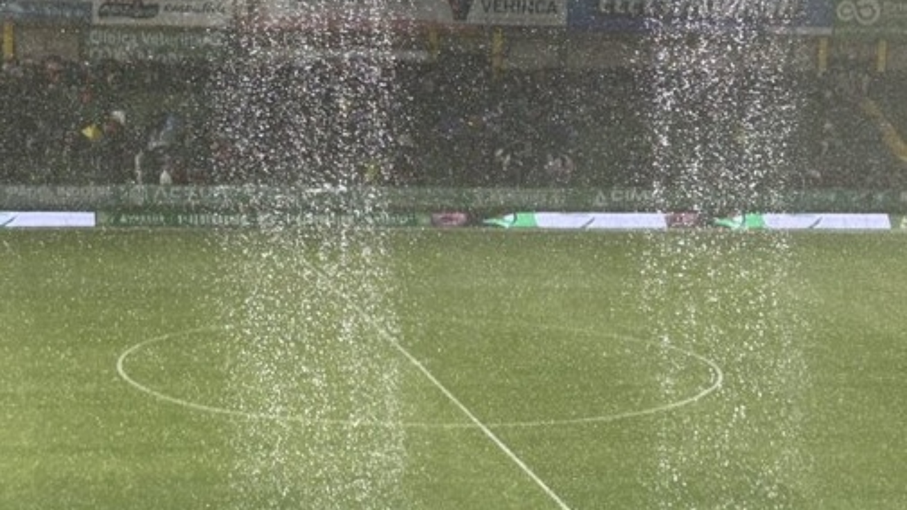 Detienen el Cacereño-Castilla en la primera parte por una fuerte tormenta de granizo