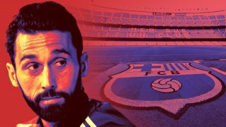 Arbeloa y el escudo del Barcelona.