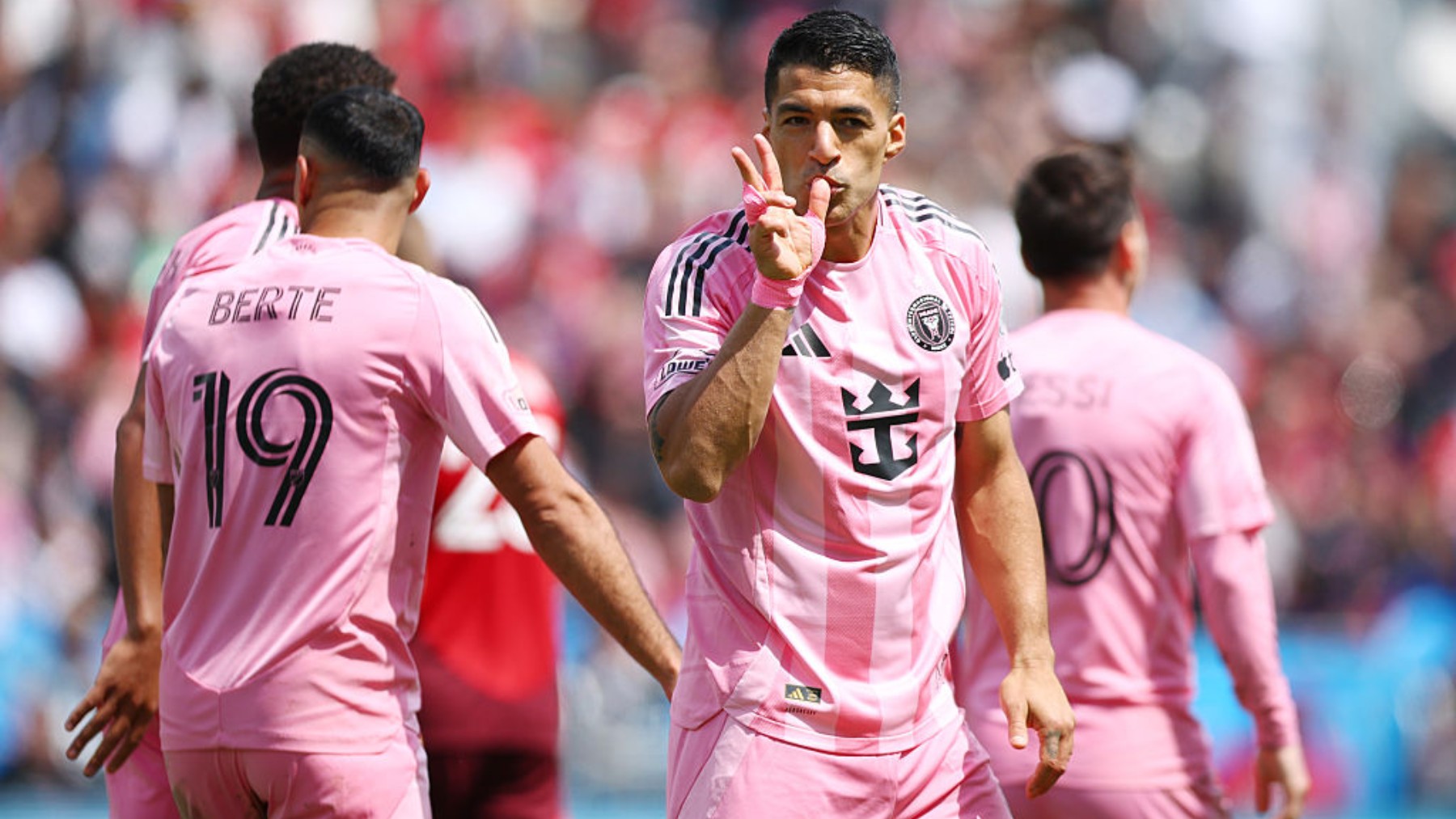 Luis Suárez calienta el Clásico a través de emojis