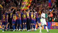Los jugadores del Barcelona celebran la victoria. (Foto: Getty)