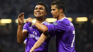 Cristiano Ronaldo celebra un gol con Casemiro. (Getty)