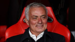 Mourinho, en el banquillo del Benfica. (Foto:Getty)