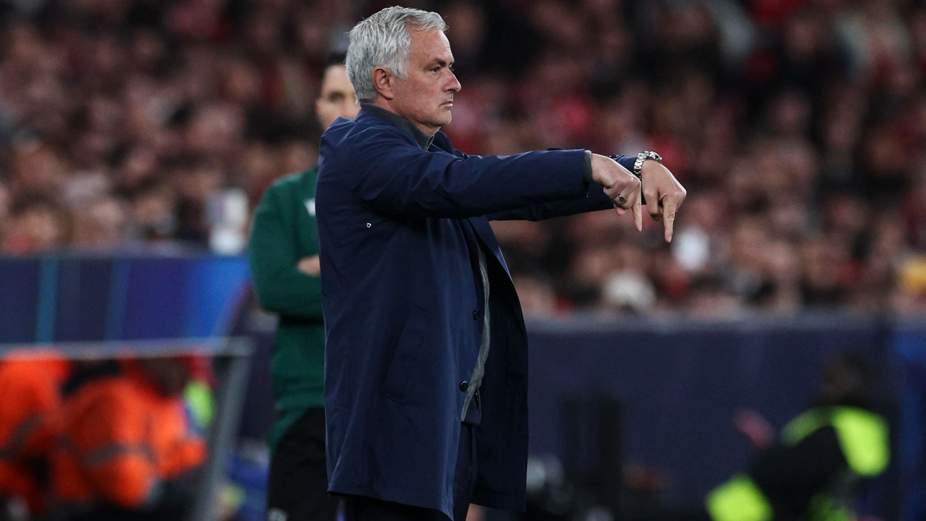 Las elecciones no impiden que Mourinho sea favorito para entrenar al Real Madrid