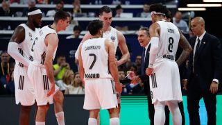 Imagen de Scariolo con sus jugadores en el Valencia Basket-Real Madrid.
