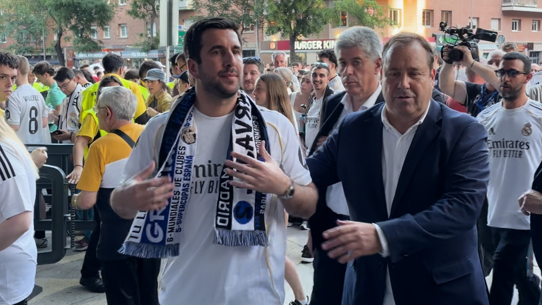 Enrique Riquelme acudió con la camiseta de Carvajal al Bernabéu: Es el día del capitán