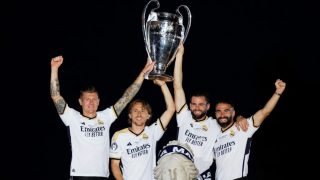 Kroos y Carvajal levantando la Decimoquinta Champions. (EP)