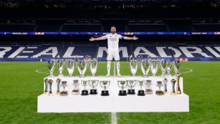 Carvajal en su despedida con sus trofeos. (Realmadrid.com)