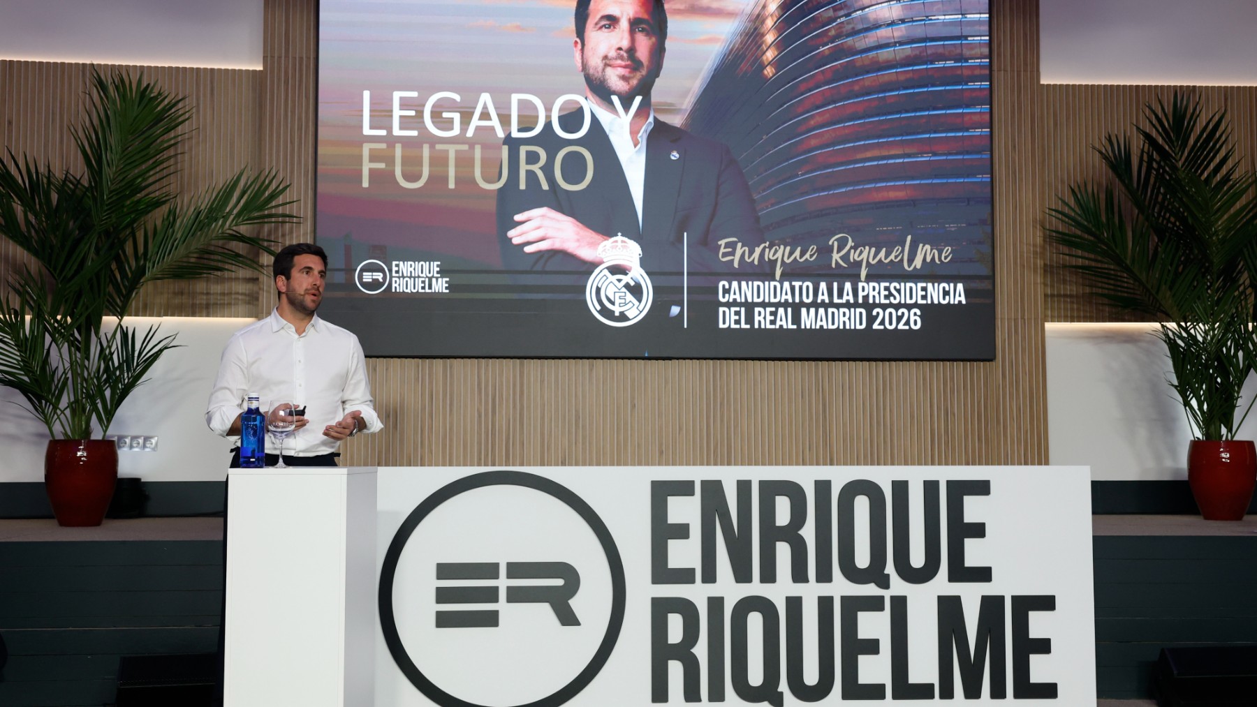 Riquelme presenta su candidatura con un aviso: El Real Madrid es global, pero el club es de los socios